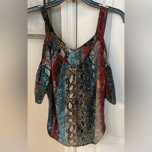 Ella Moss for Anthropologie Women’s Silk Cold Shoulder Python Print Top-XS-NWOT
